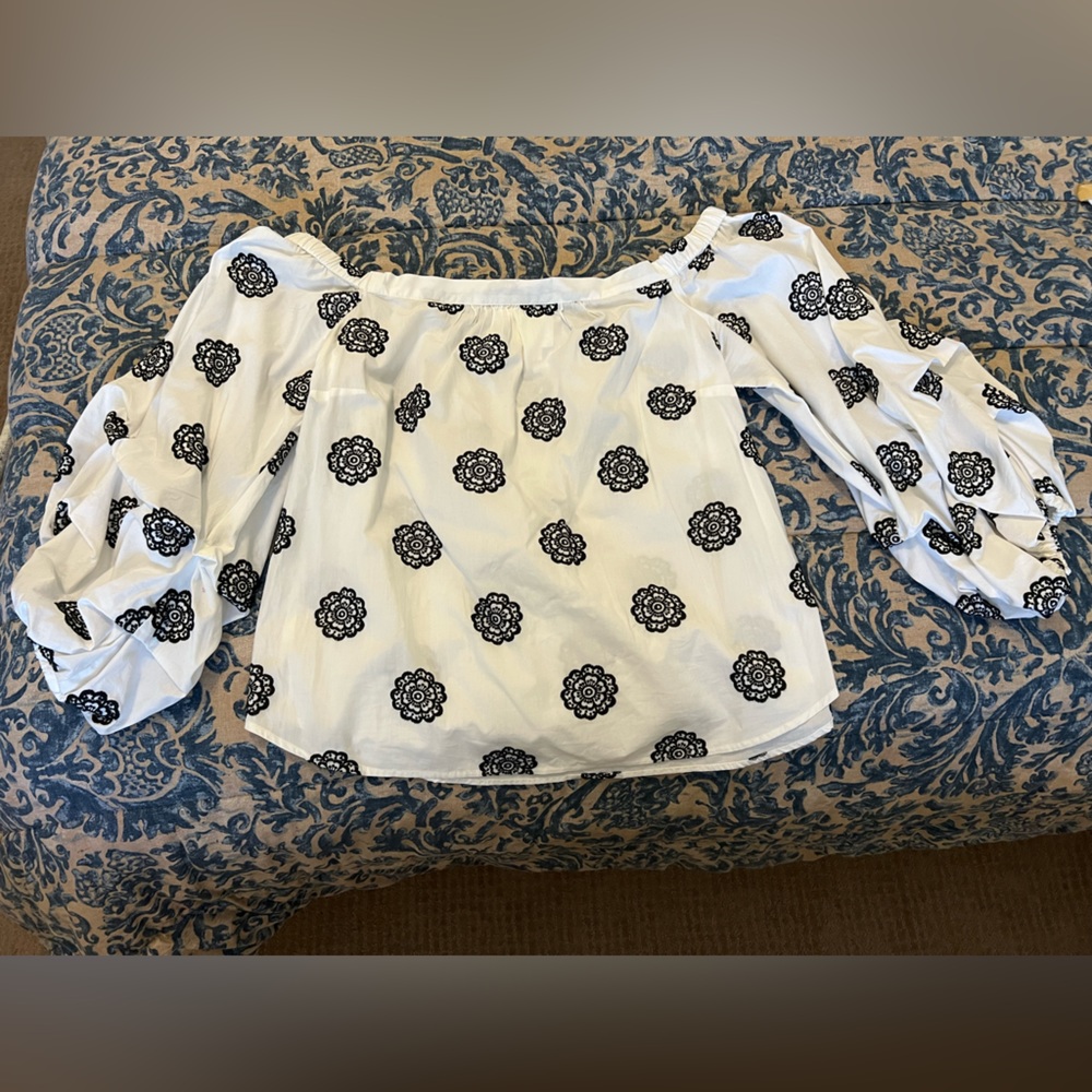 Anthropologie - Maeve white and black off the shoulder top size: L
